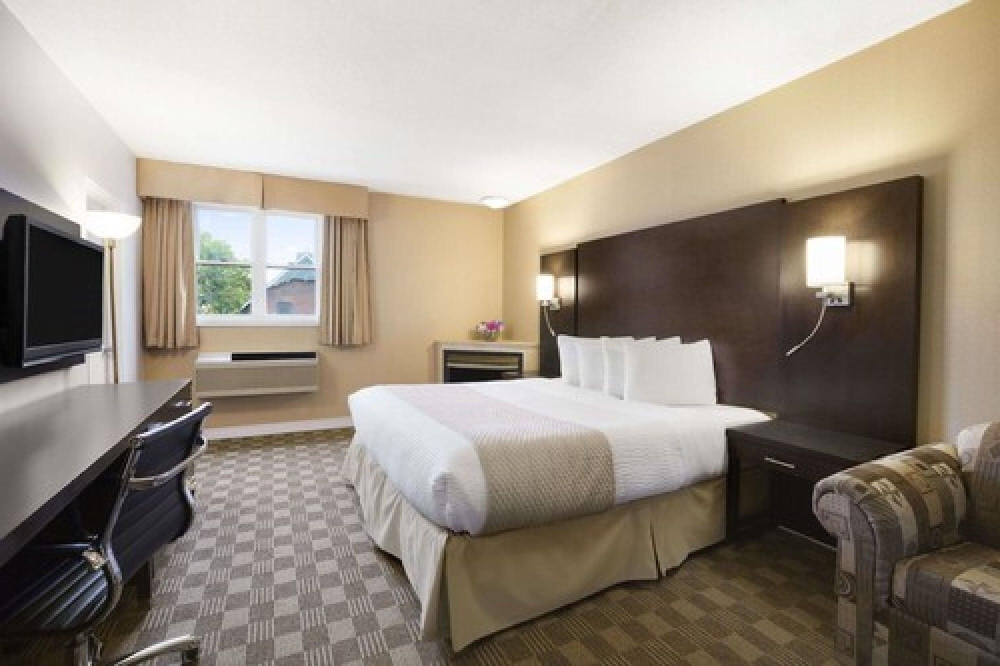 Days Inn & Suites By Wyndham North Bay Downtown Exteriör bild