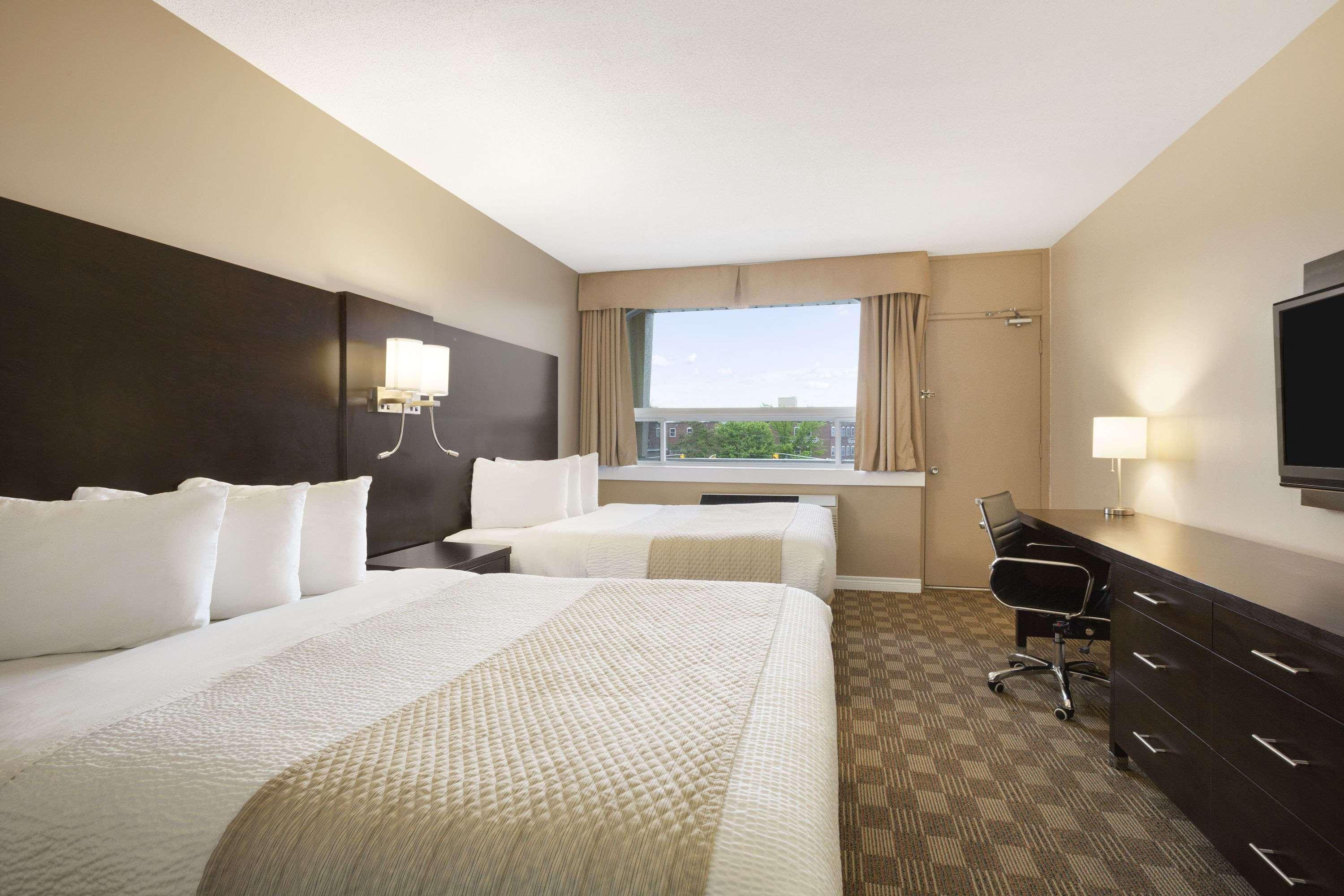 Days Inn & Suites By Wyndham North Bay Downtown Exteriör bild