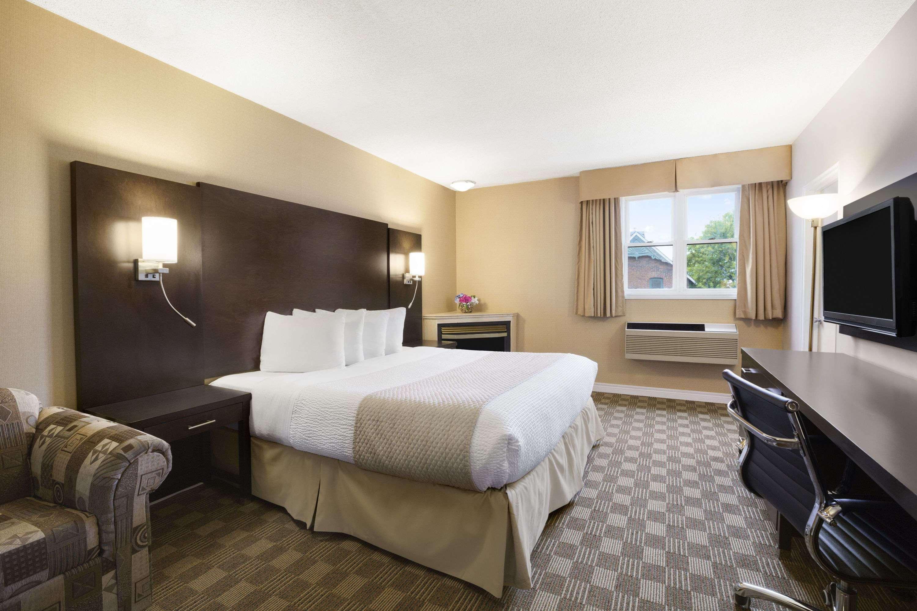 Days Inn & Suites By Wyndham North Bay Downtown Exteriör bild