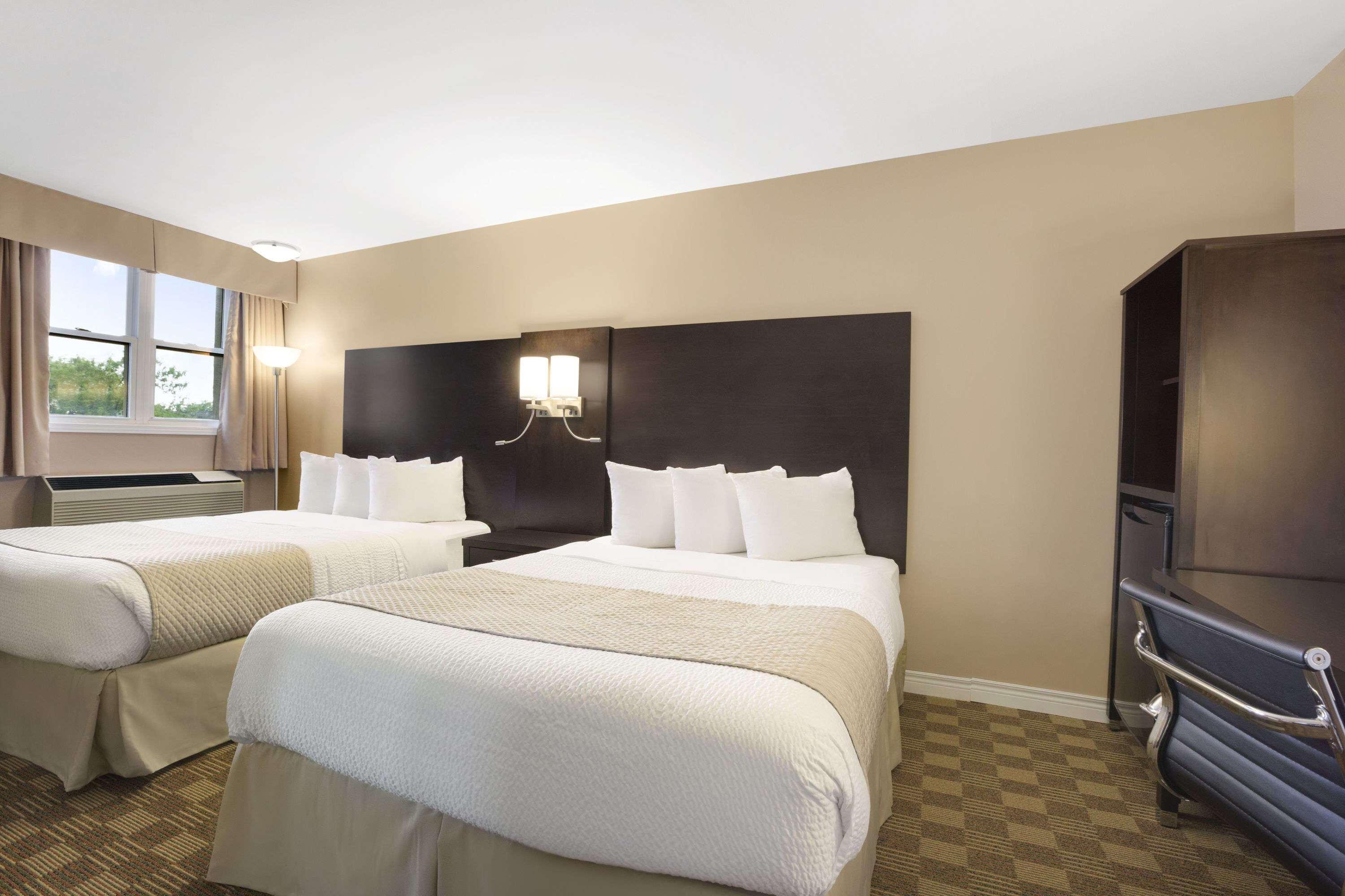Days Inn & Suites By Wyndham North Bay Downtown Exteriör bild