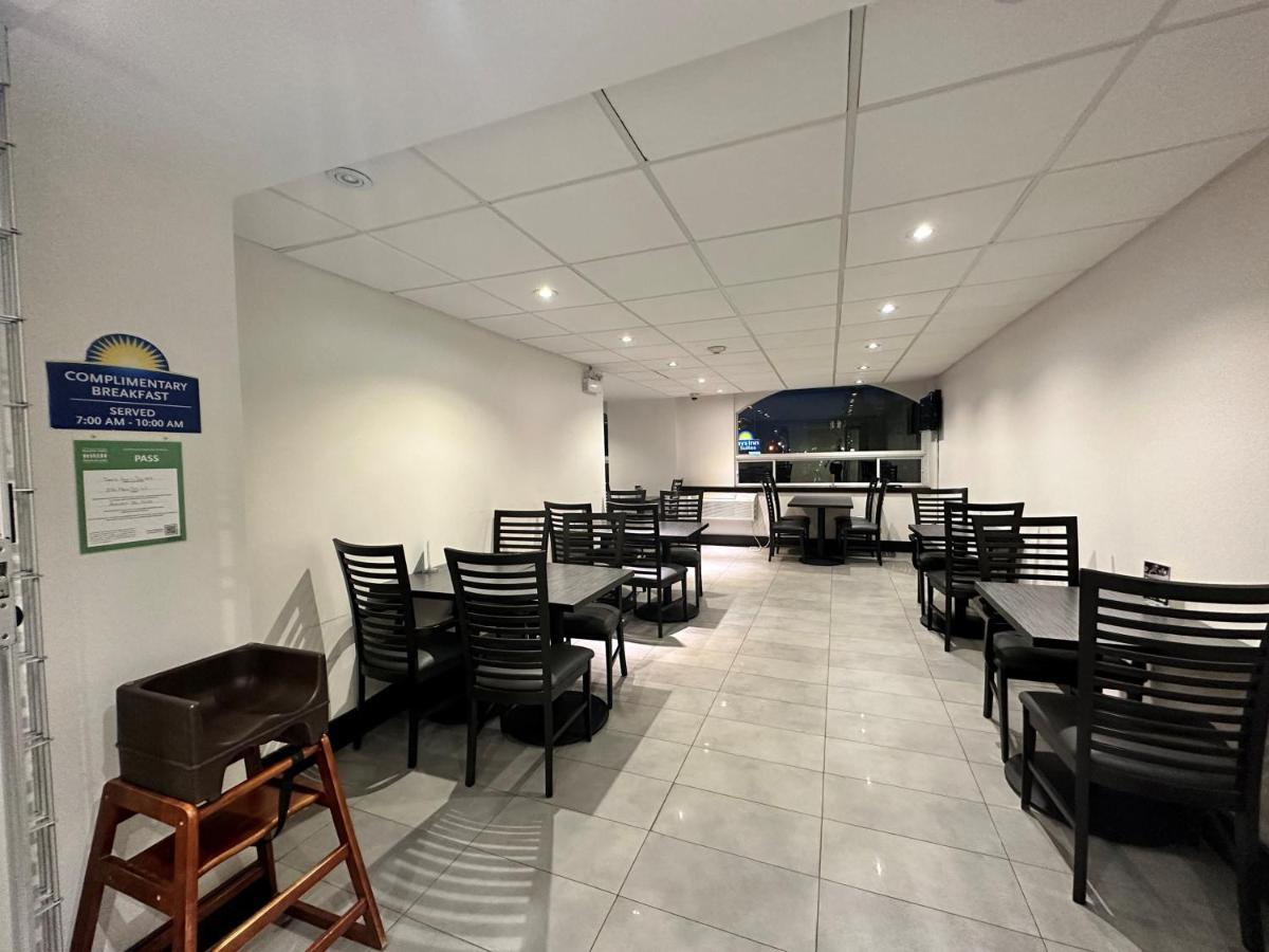 Days Inn & Suites By Wyndham North Bay Downtown Exteriör bild