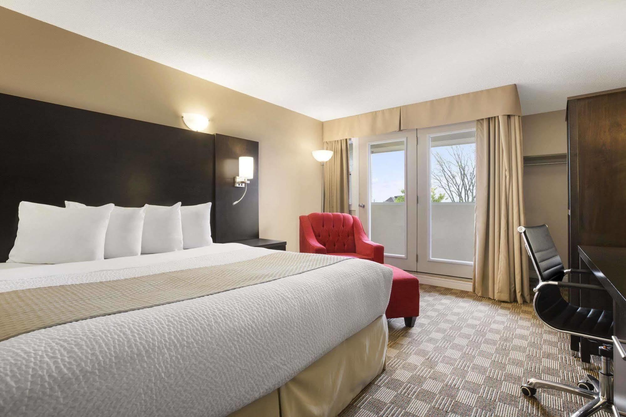 Days Inn & Suites By Wyndham North Bay Downtown Exteriör bild